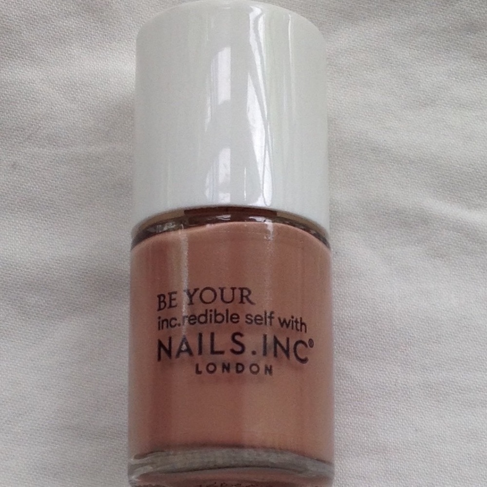 Nails Inc polish, shade Bear With Me